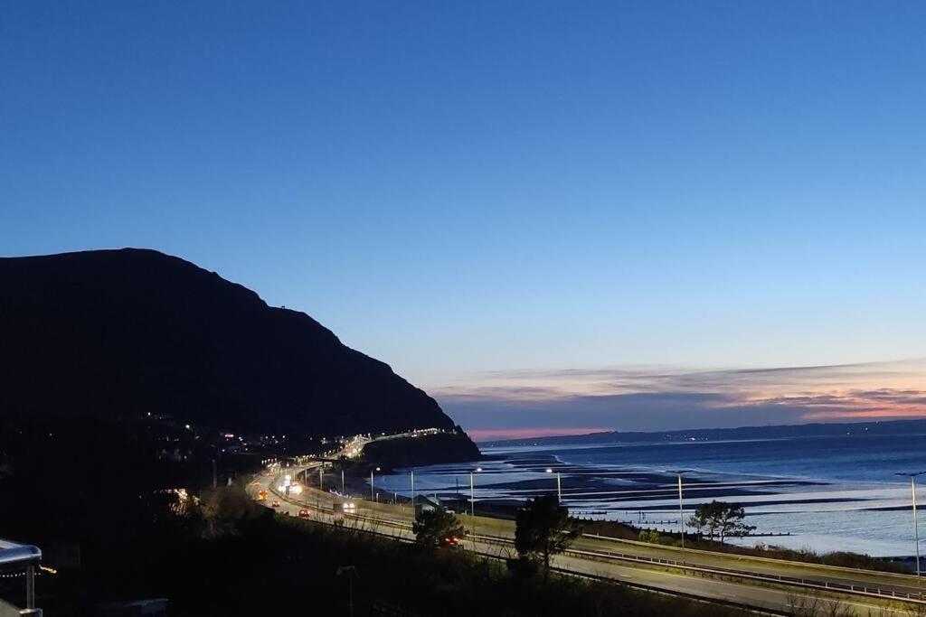 Modern Apartment With Breathtaking Sea Views Penmaenmawr Exterior photo