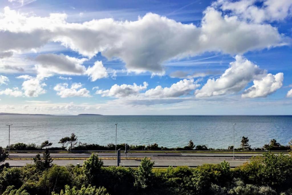 Modern Apartment With Breathtaking Sea Views Penmaenmawr Exterior photo