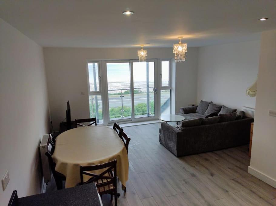 Modern Apartment With Breathtaking Sea Views Penmaenmawr Exterior photo