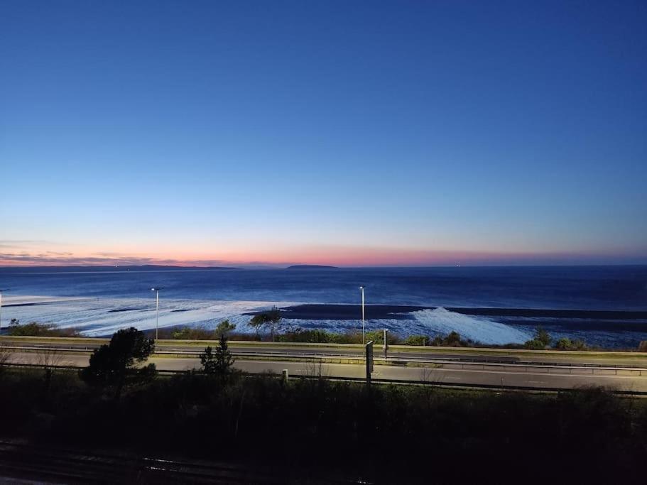 Modern Apartment With Breathtaking Sea Views Penmaenmawr Exterior photo